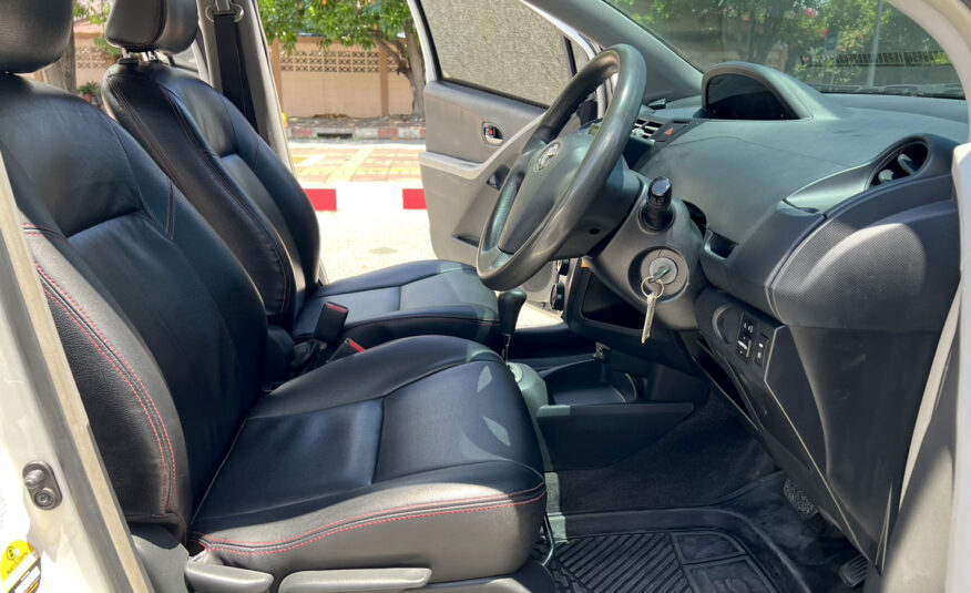 TOYOTA YARIS 1.5 J 2011