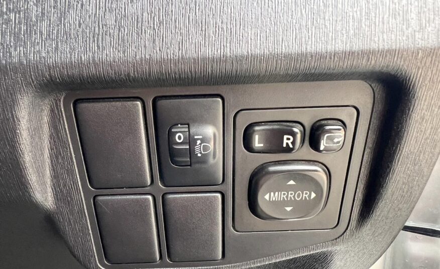 TOYOTA PRIUS 1.8 Hybrid Standard grade 2013