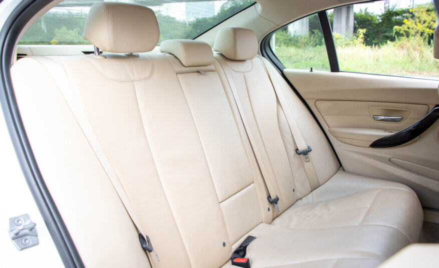 BMW 320i 2.0  F30 LUXURY 2014