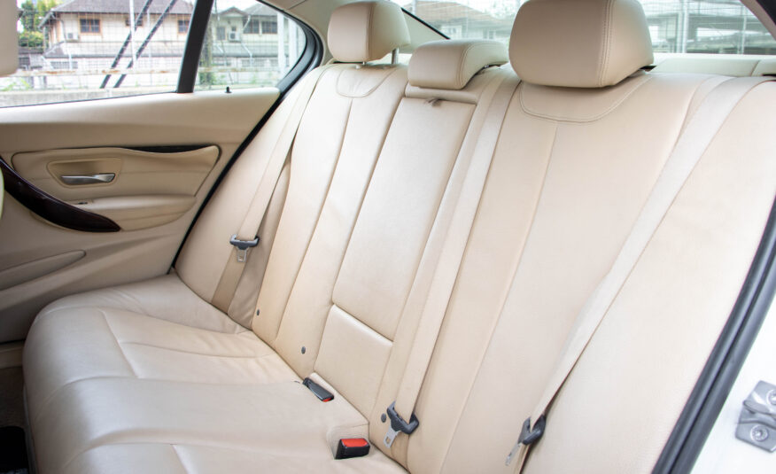 BMW 320i 2.0  F30 LUXURY 2014
