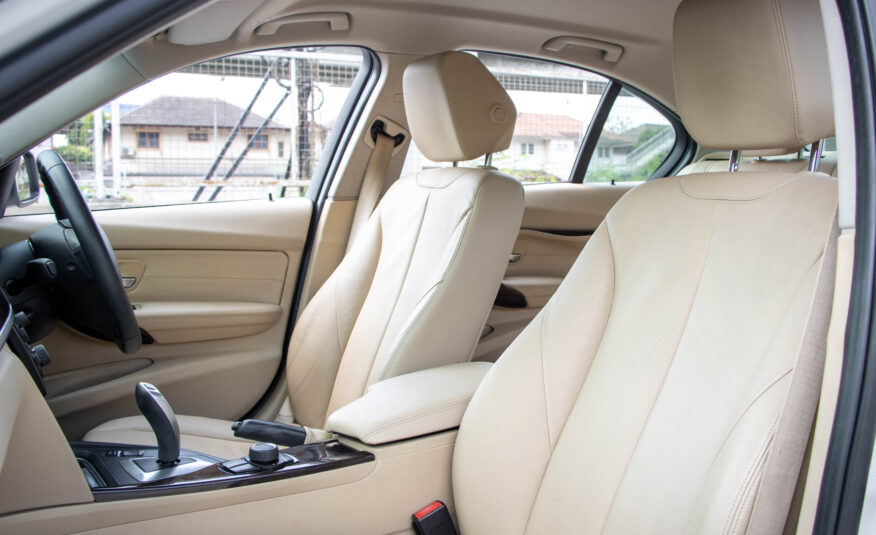 BMW 320i 2.0  F30 LUXURY 2014