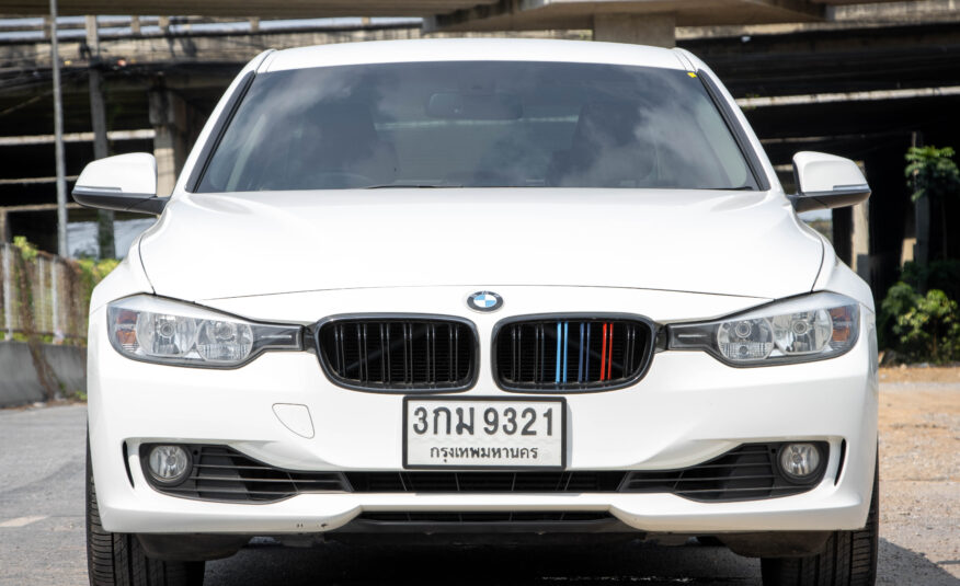 BMW 320i 2.0  F30 LUXURY 2014
