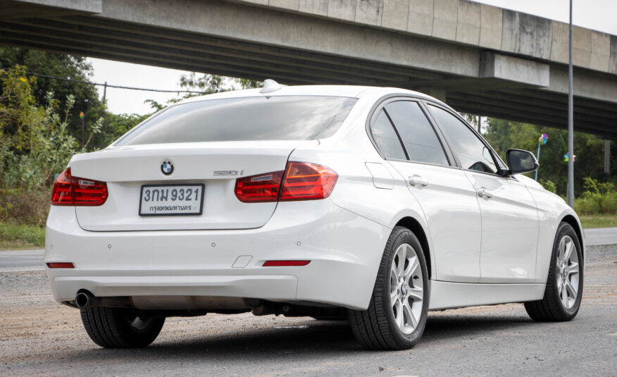 BMW 320i 2.0  F30 LUXURY 2014