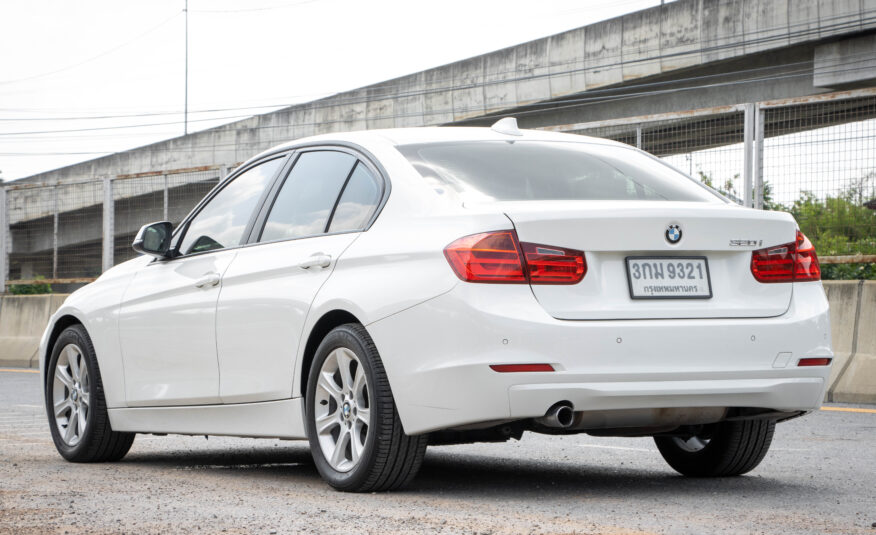 BMW 320i 2.0  F30 LUXURY 2014