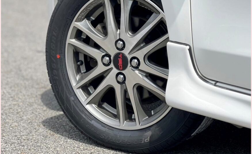 TOYOTA YARIS 1.5 J 2011