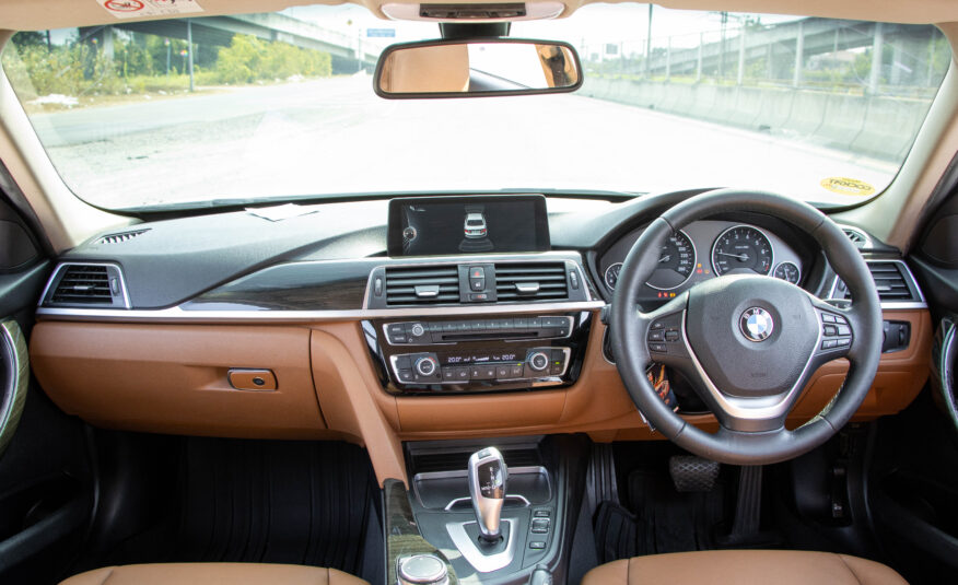BMW 320i 2.0 LUXURY 2017