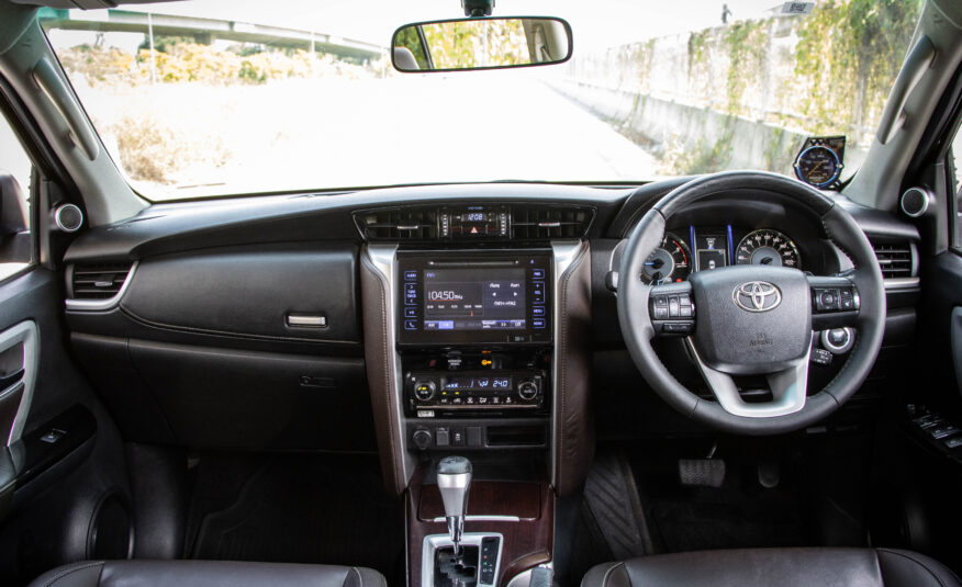 TOYOTA FORTUNER 2.4 V 2WD 2016