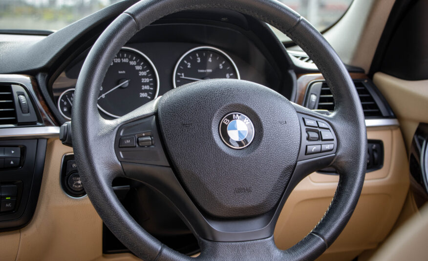 BMW 320i 2.0  F30 LUXURY 2014
