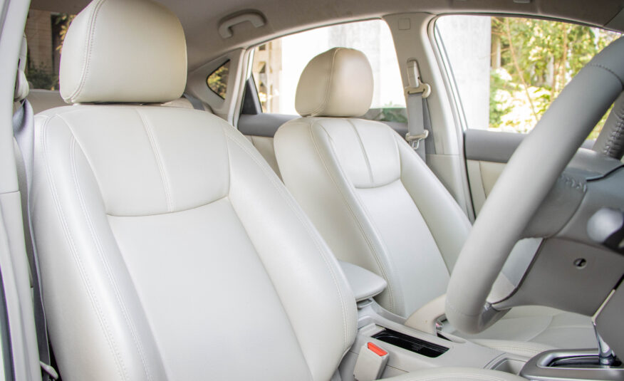 NISSAN SYLPHY 1.6 V 2013