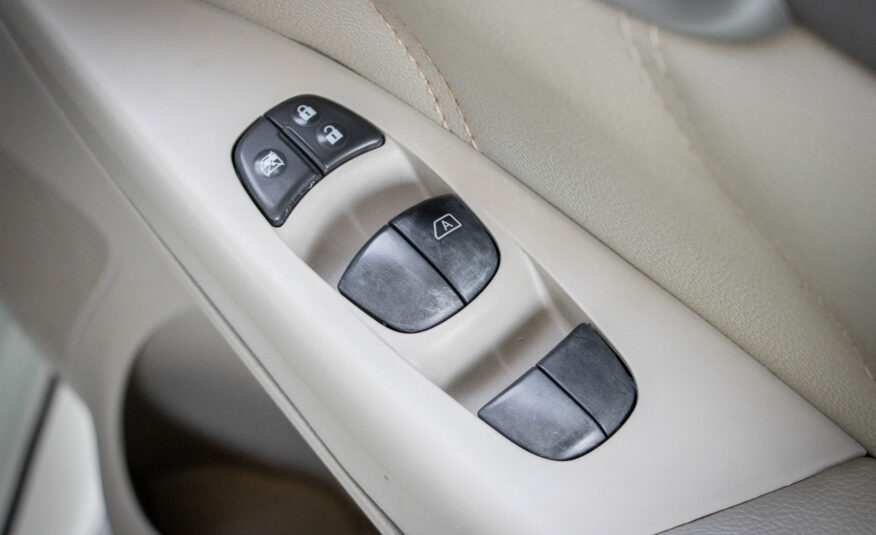NISSAN SYLPHY 1.6 V 2013