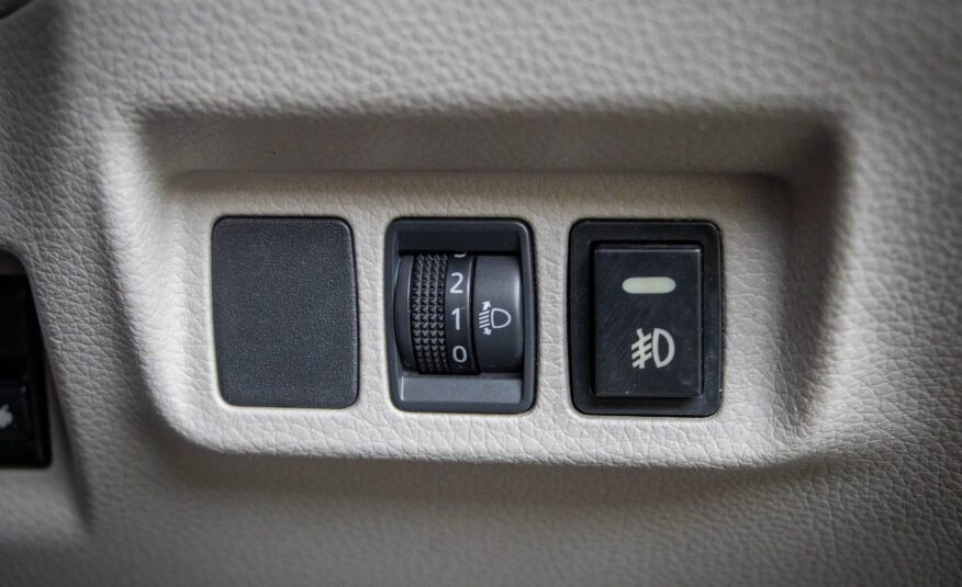 NISSAN SYLPHY 1.6 V 2013