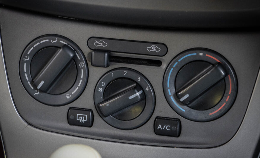 NISSAN SYLPHY 1.6 V 2013