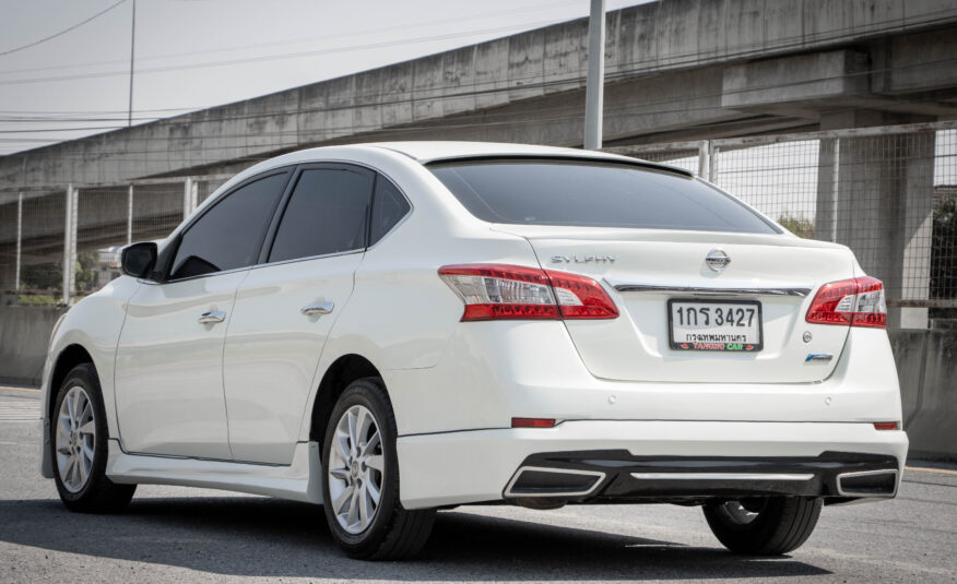 NISSAN SYLPHY 1.6 V 2013