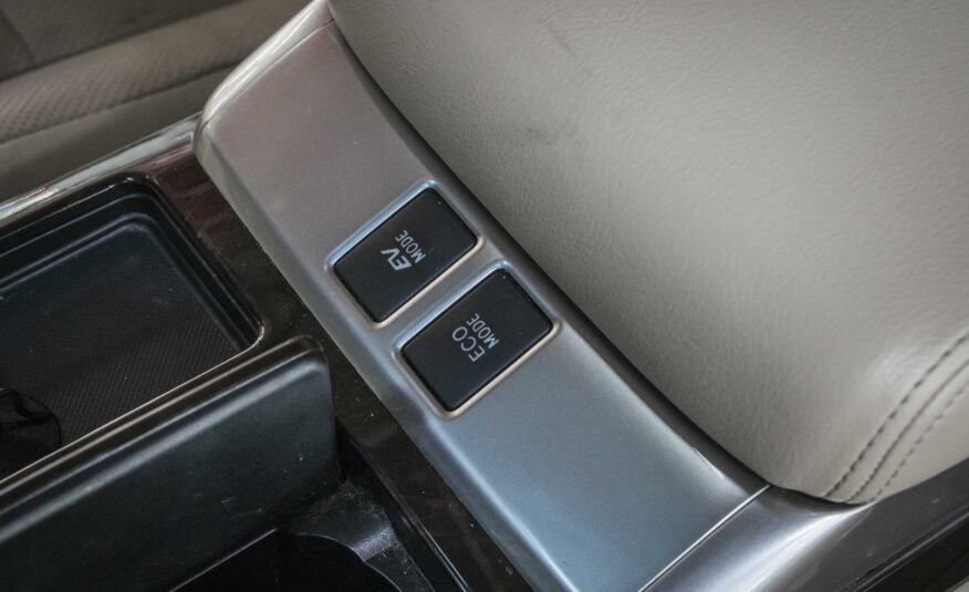 TOYOTA ALPHARD 2.4  HYBRID E-FOUR 2013