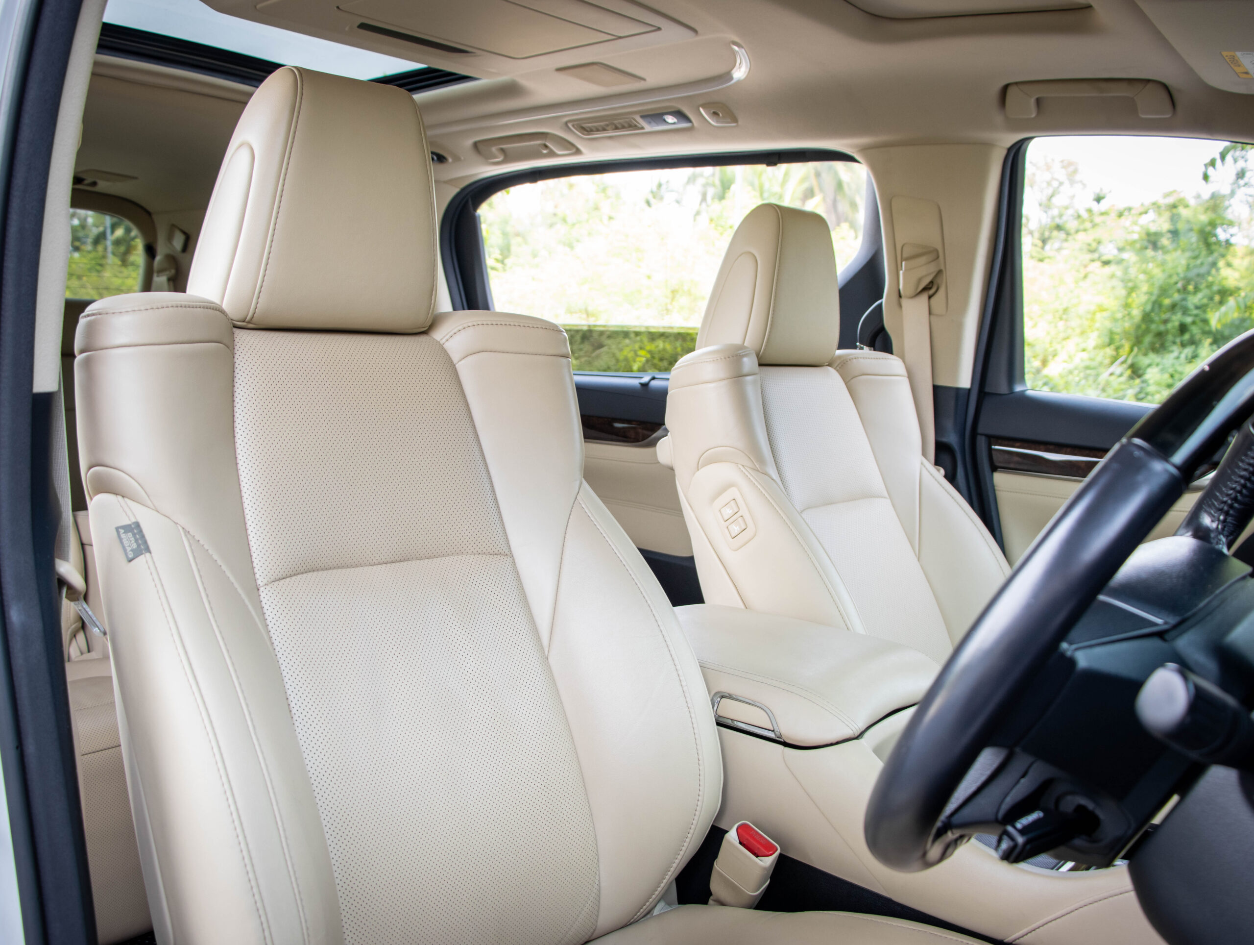 TOYOTA ALPHARD 2.5 HYBRID E-FOUR ปี2022