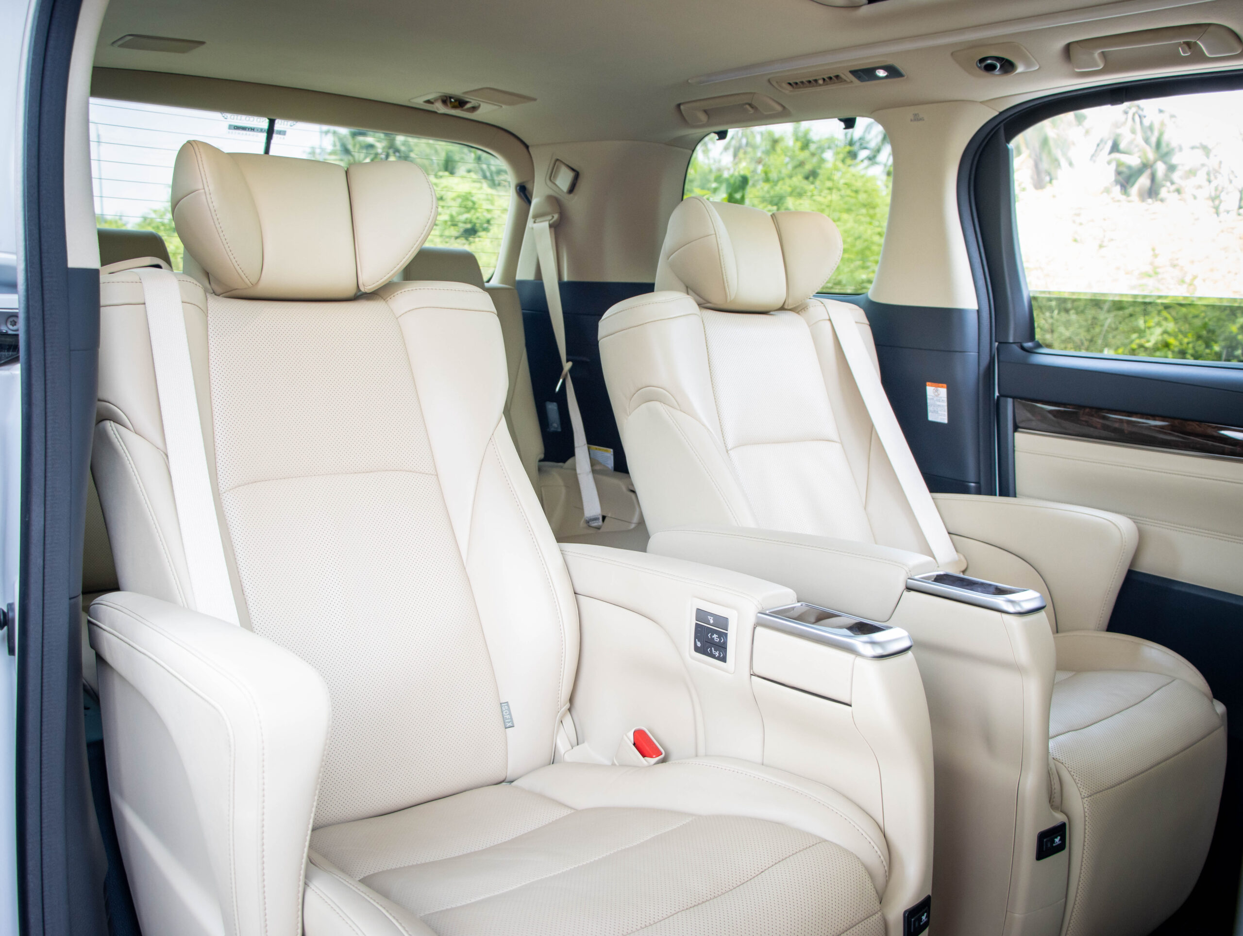 TOYOTA ALPHARD 2.5 HYBRID E-FOUR ปี2022