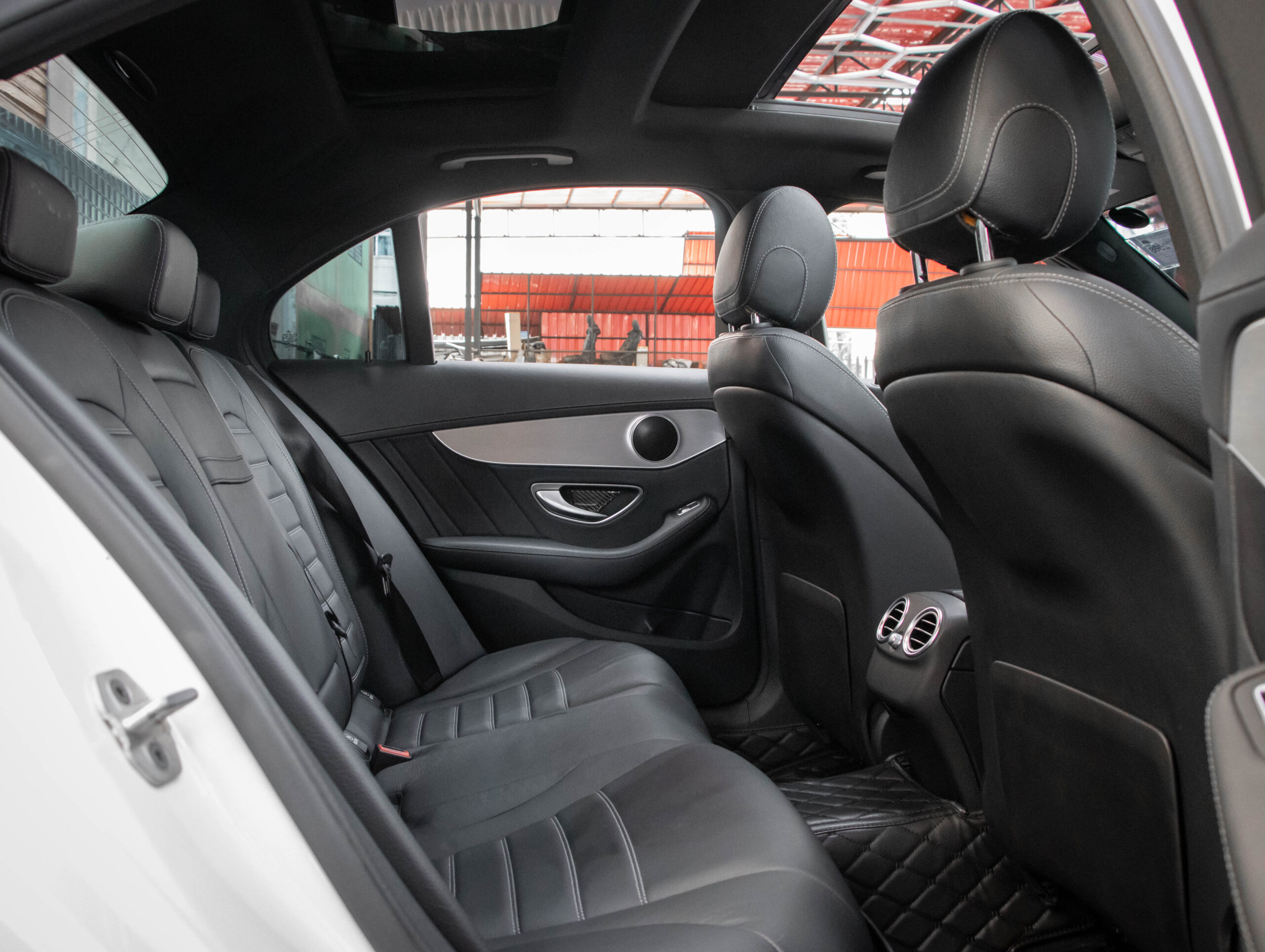 MERCEDES-BENZ C250 2.0 AMG Dynamic ปี2015