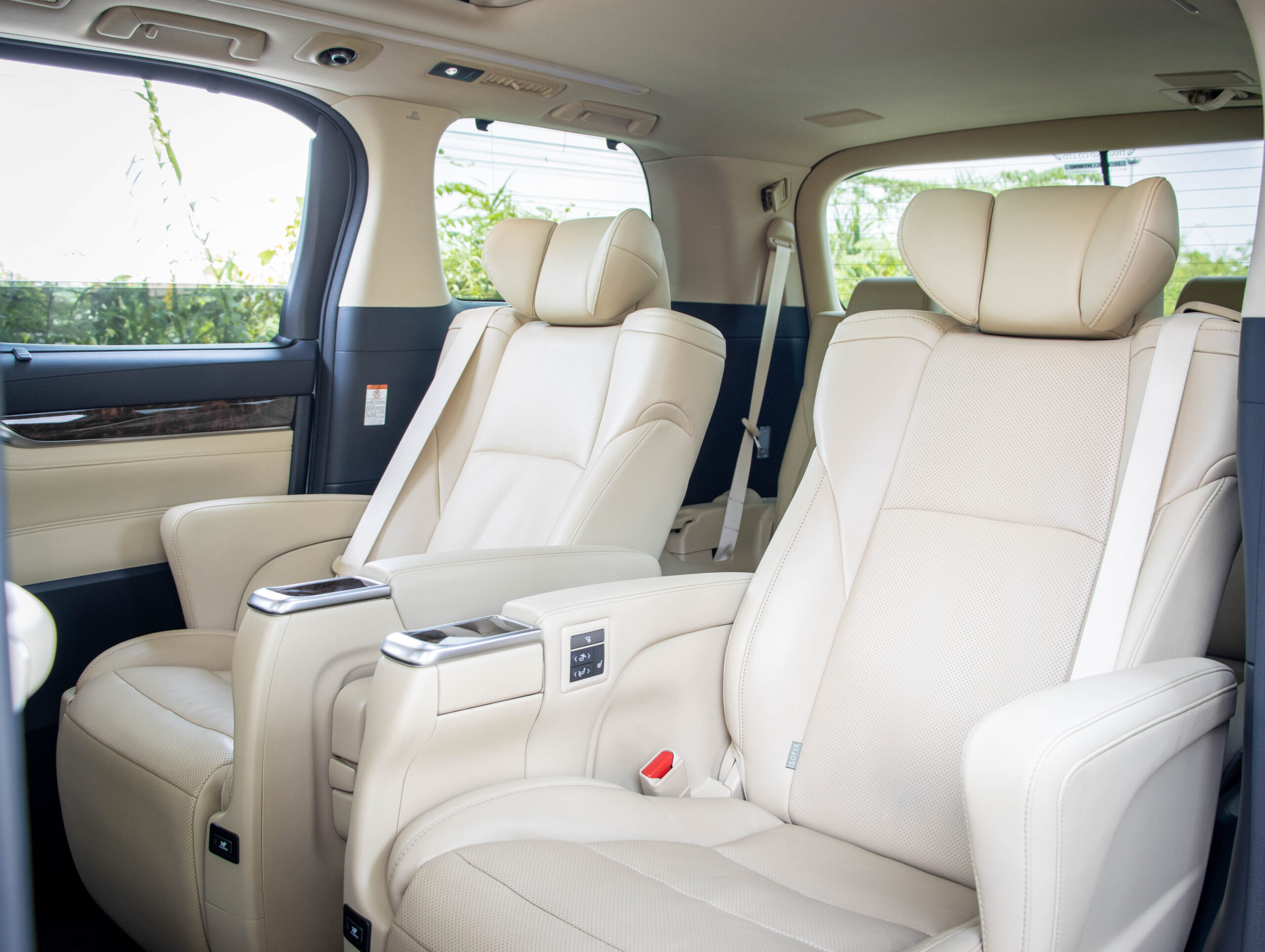 TOYOTA ALPHARD 2.5 HYBRID E-FOUR ปี2022