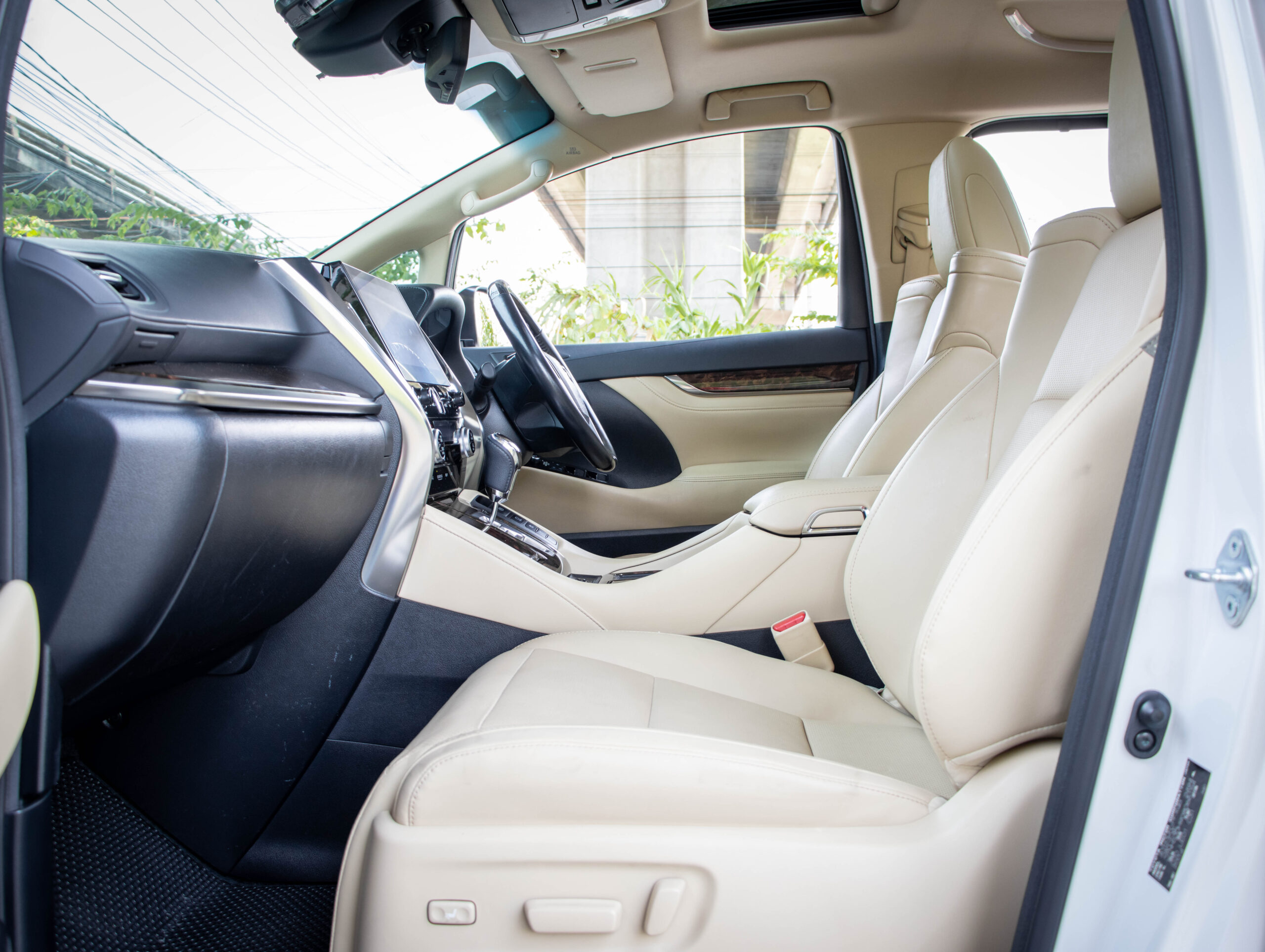 TOYOTA ALPHARD 2.5 HYBRID E-FOUR ปี2022