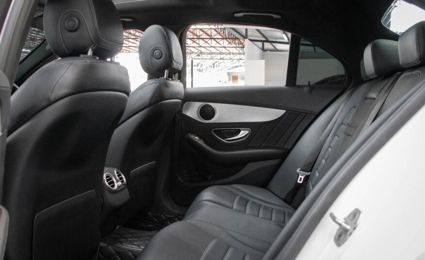 MERCEDES-BENZ C250 2.0 AMG Dynamic ปี2015