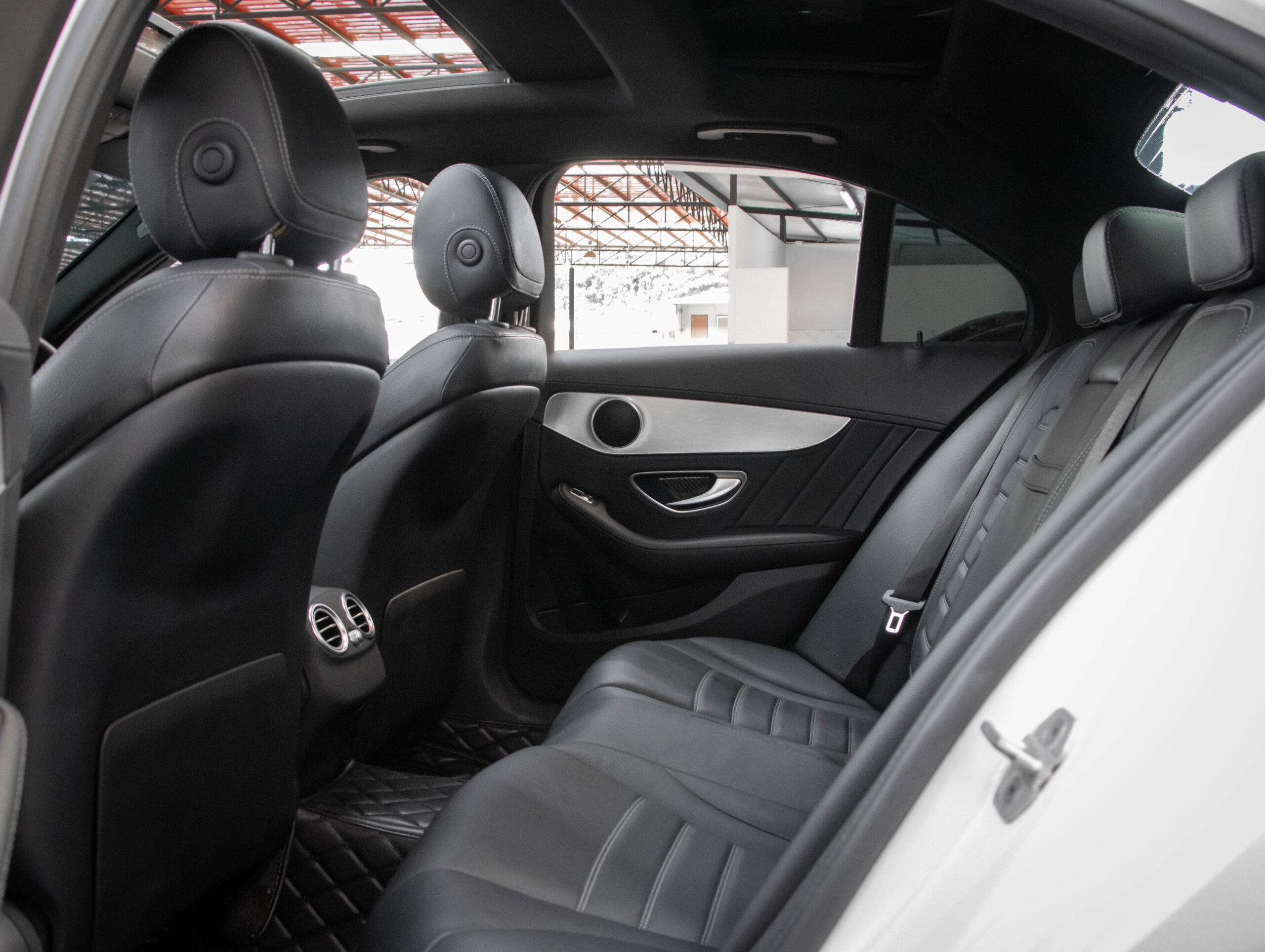 MERCEDES-BENZ C250 2.0 AMG Dynamic ปี2015
