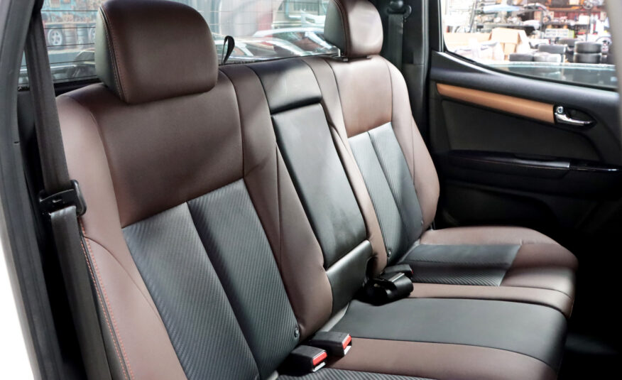 ISUZU D-MAX 3.0 Vcross MAX Z-Prestige Cab4 4WD ปี2019