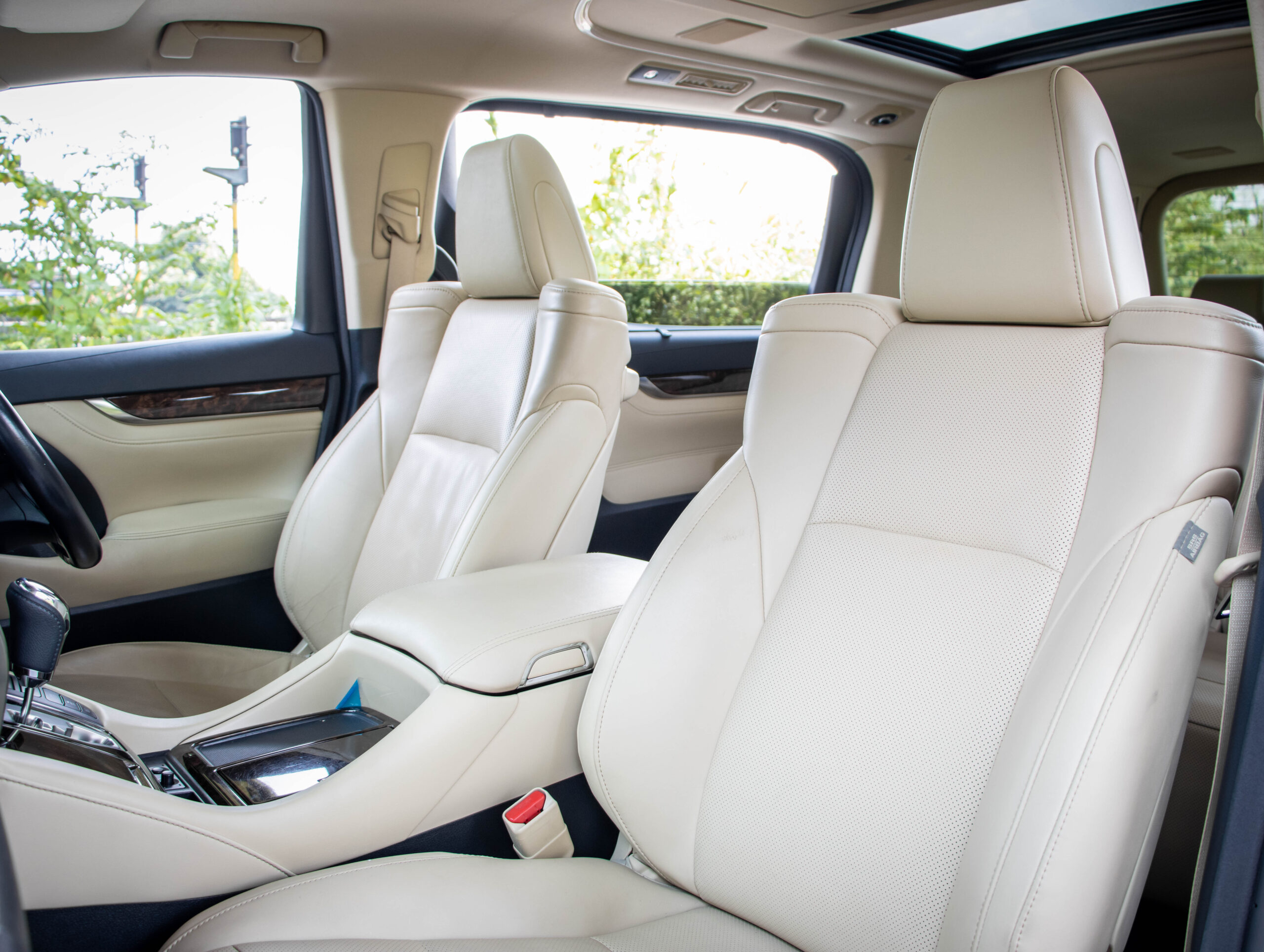 TOYOTA ALPHARD 2.5 HYBRID E-FOUR ปี2022