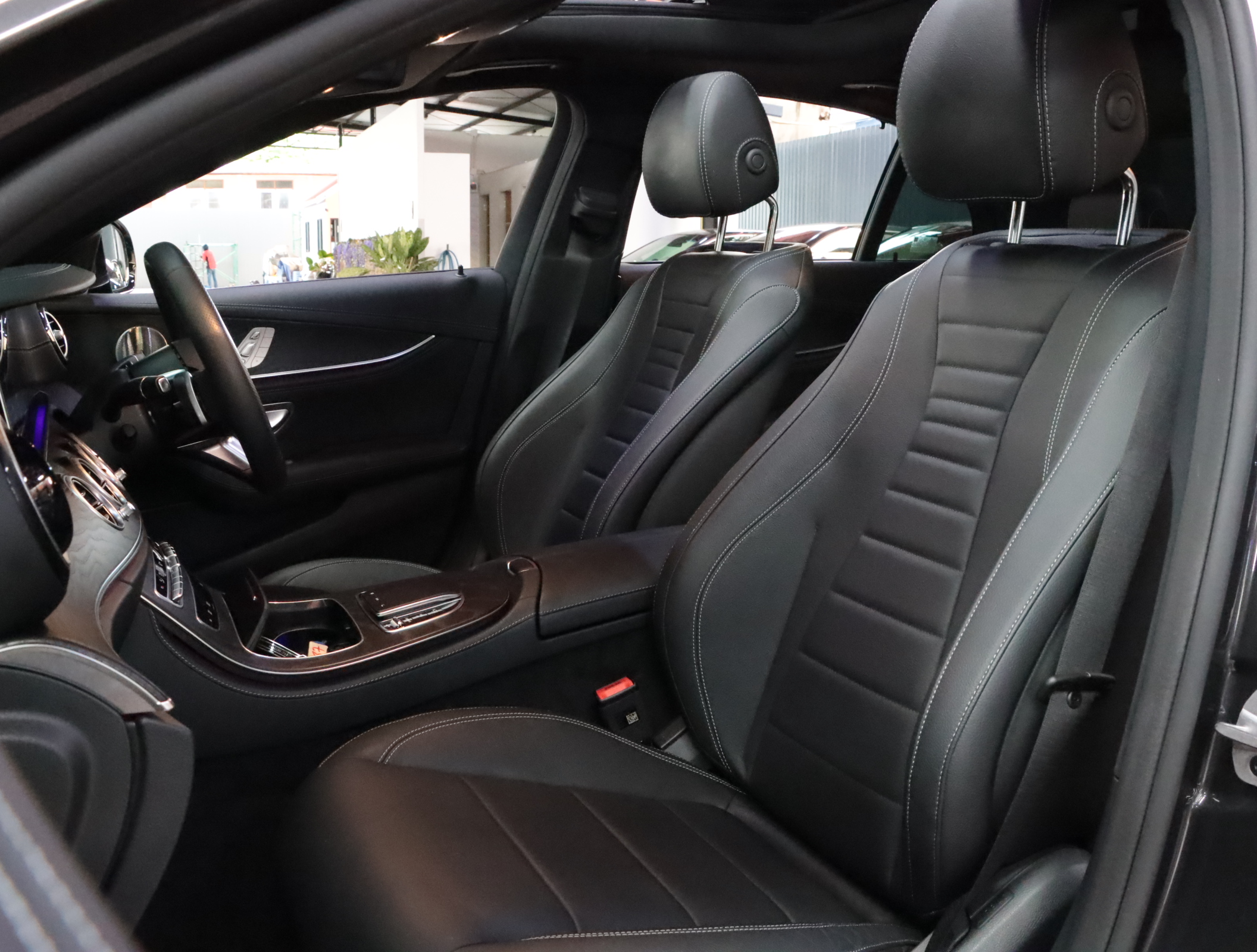 MERCEDES-BENZ E300 2.0 e AMG Dynamic ปี2025