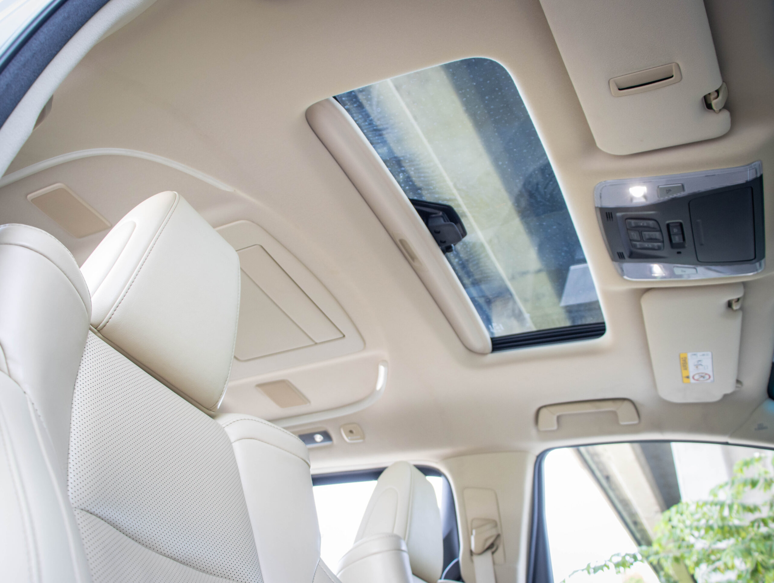 TOYOTA ALPHARD 2.5 HYBRID E-FOUR ปี2022
