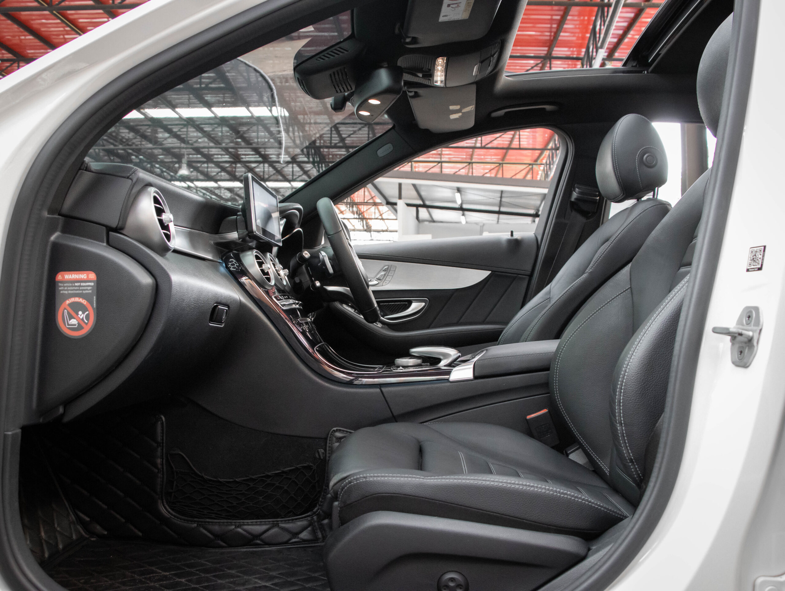 MERCEDES-BENZ C250 2.0 AMG Dynamic ปี2015
