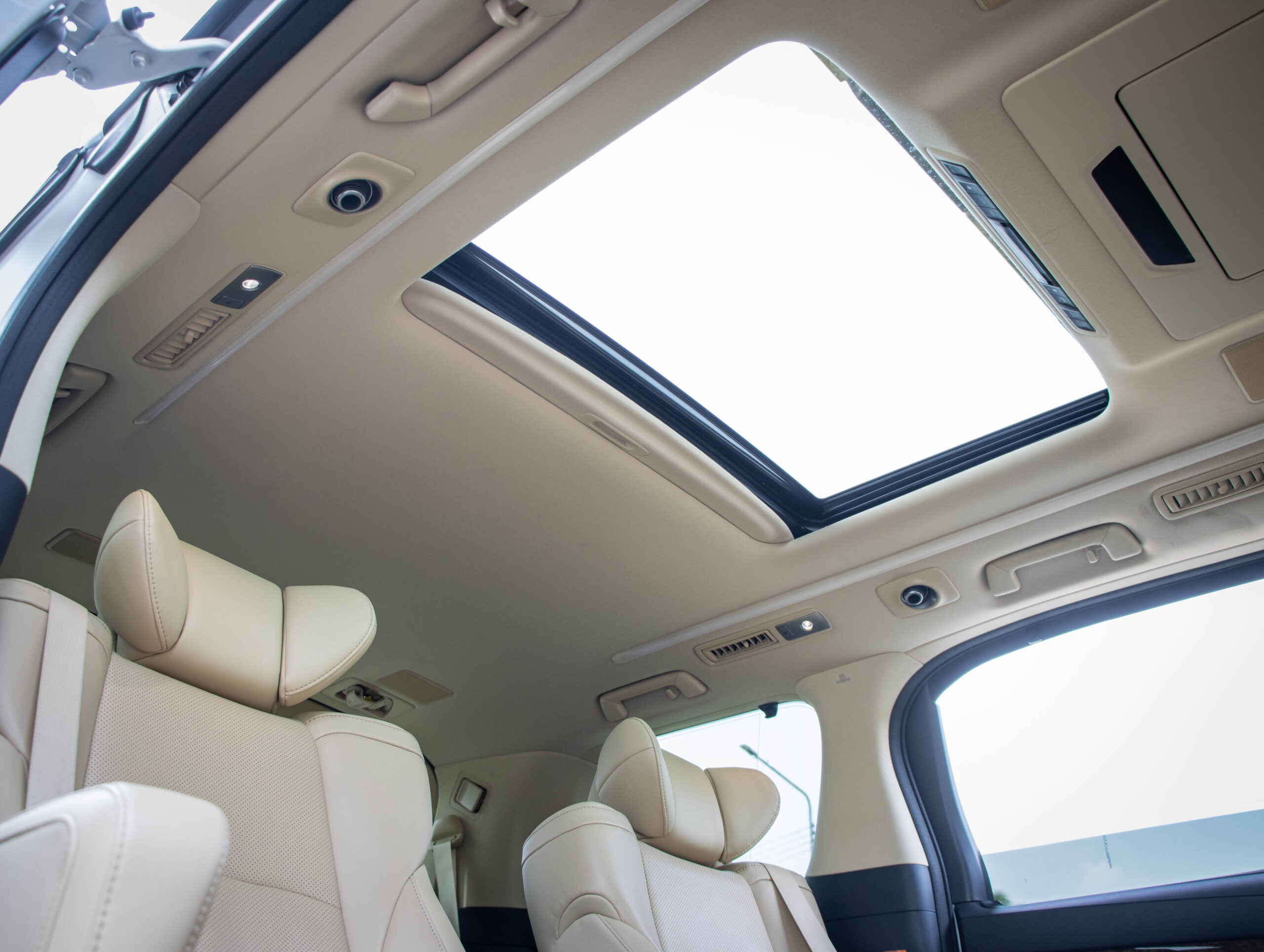 TOYOTA ALPHARD 2.5 HYBRID E-FOUR ปี2022
