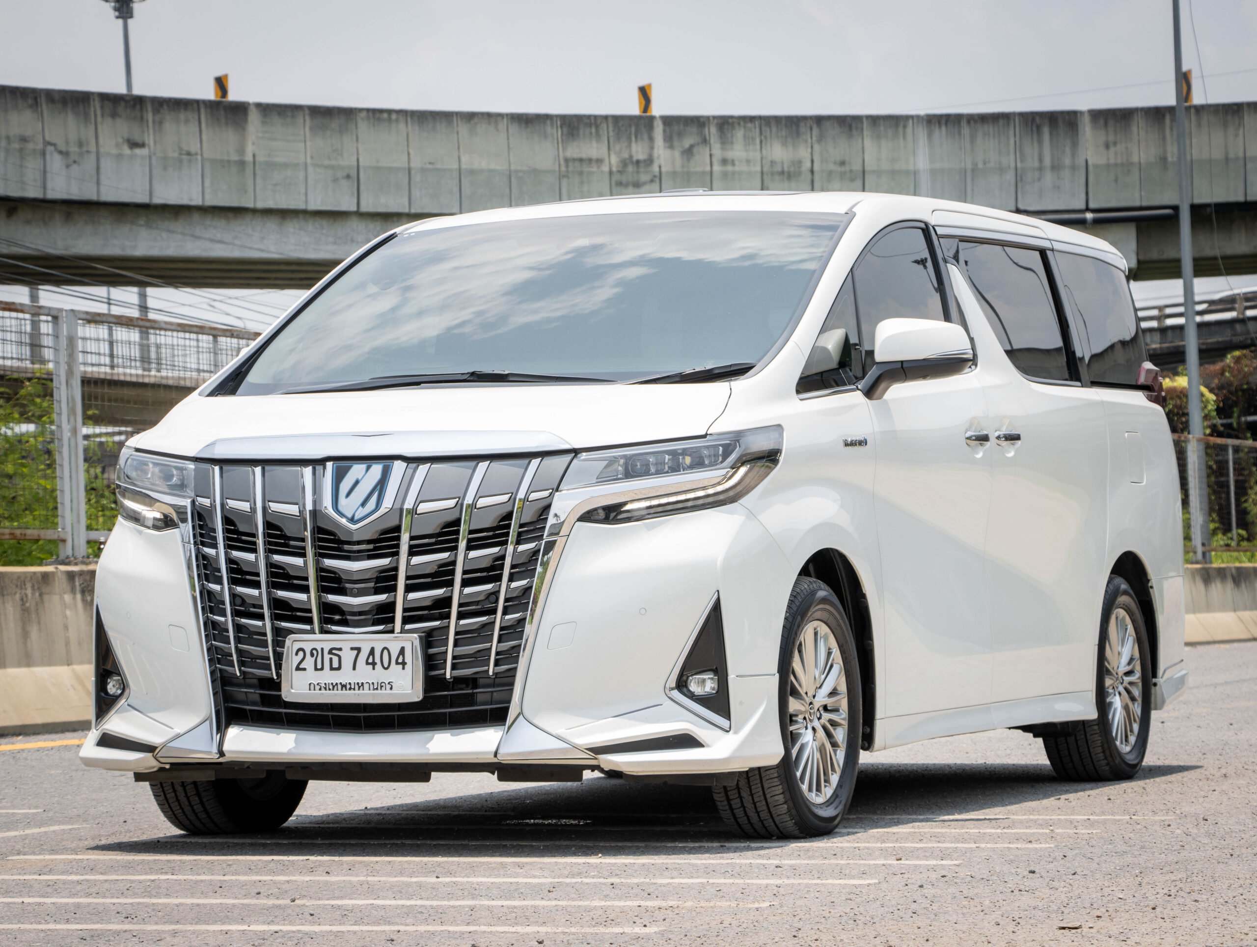 TOYOTA ALPHARD 2.5 HYBRID E-FOUR ปี2022
