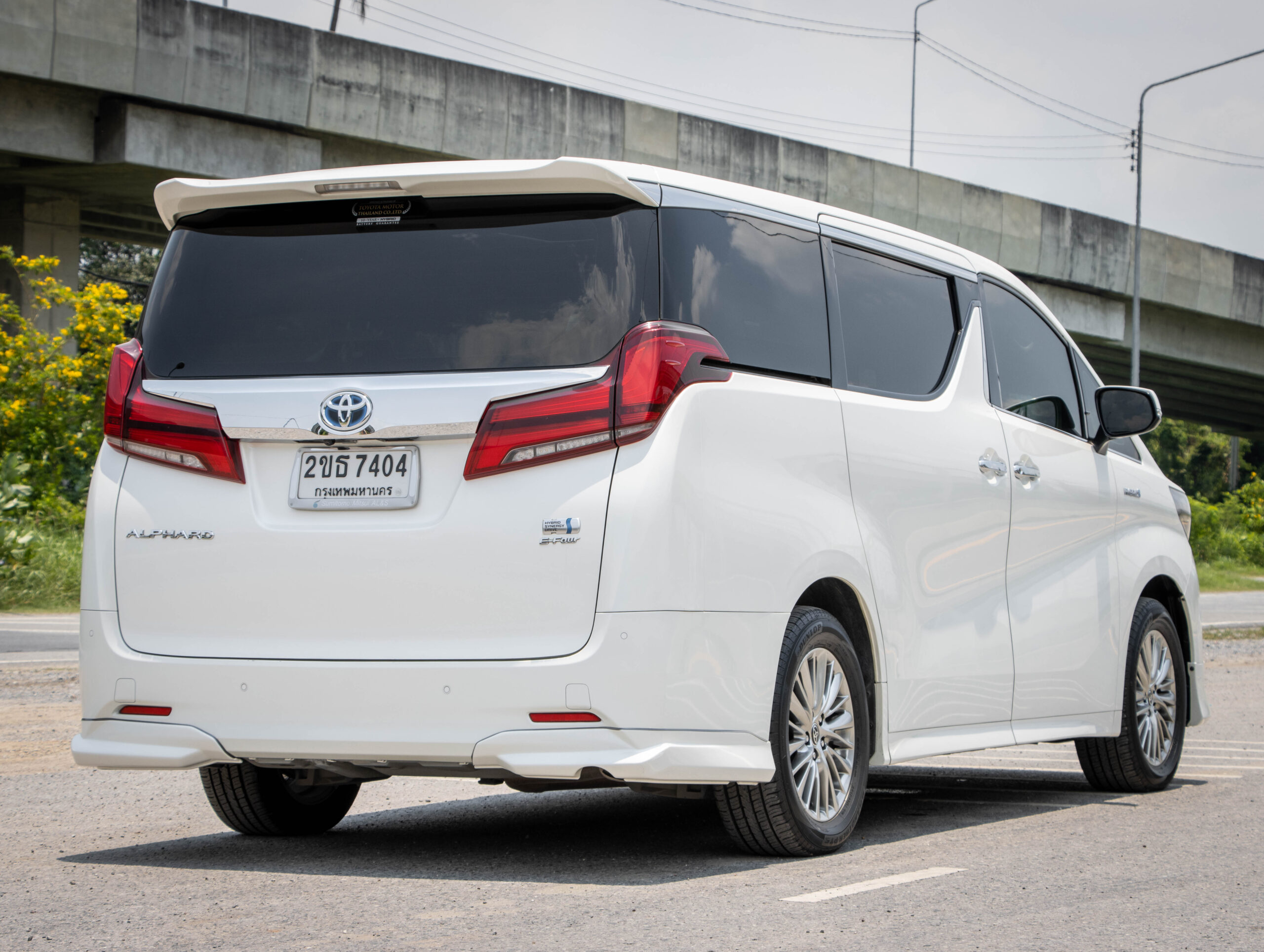 TOYOTA ALPHARD 2.5 HYBRID E-FOUR ปี2022