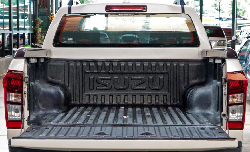 ISUZU D-MAX 3.0 Vcross MAX Z-Prestige Cab4 4WD ปี2019