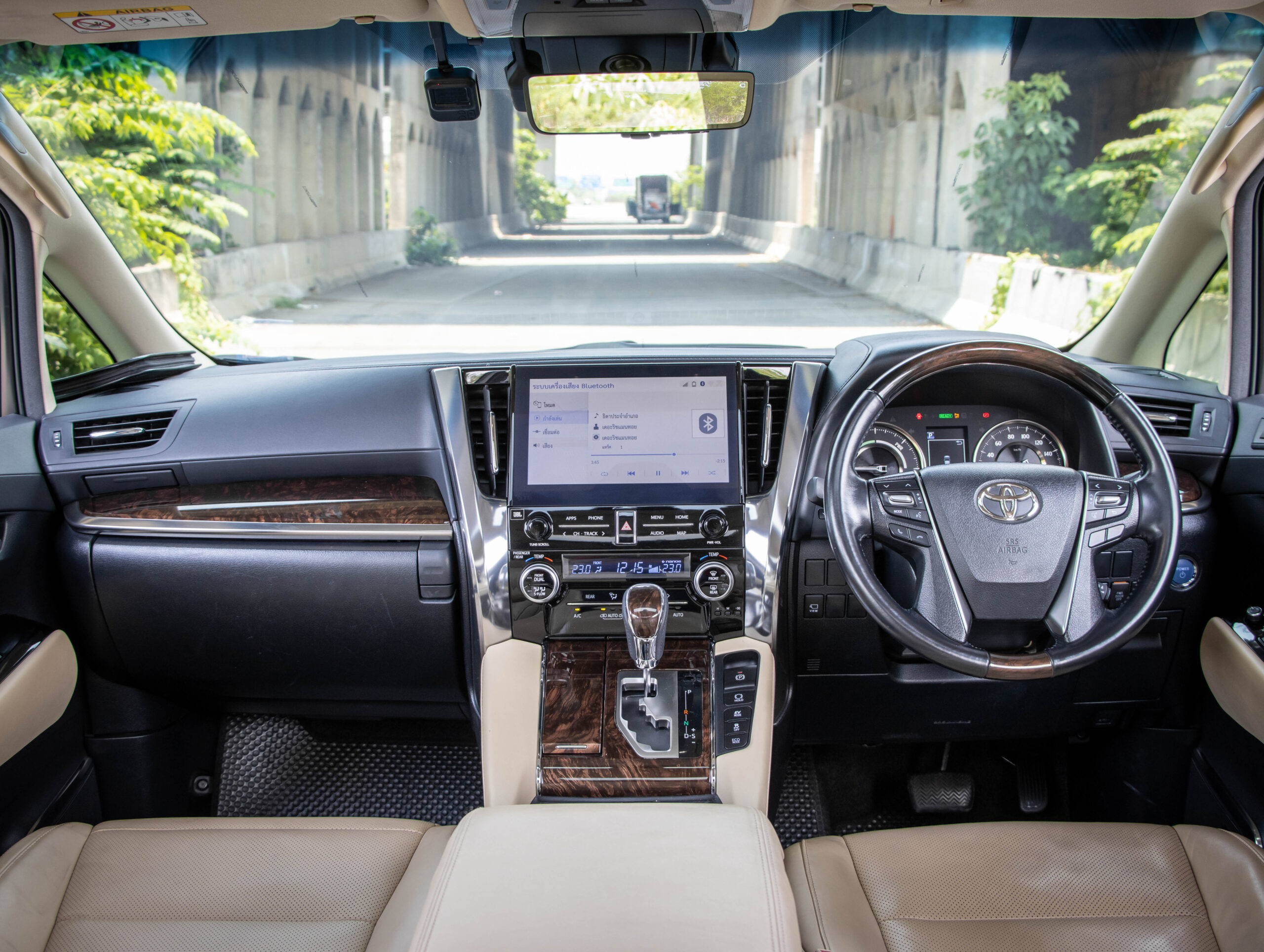 TOYOTA ALPHARD 2.5 HYBRID E-FOUR ปี2022