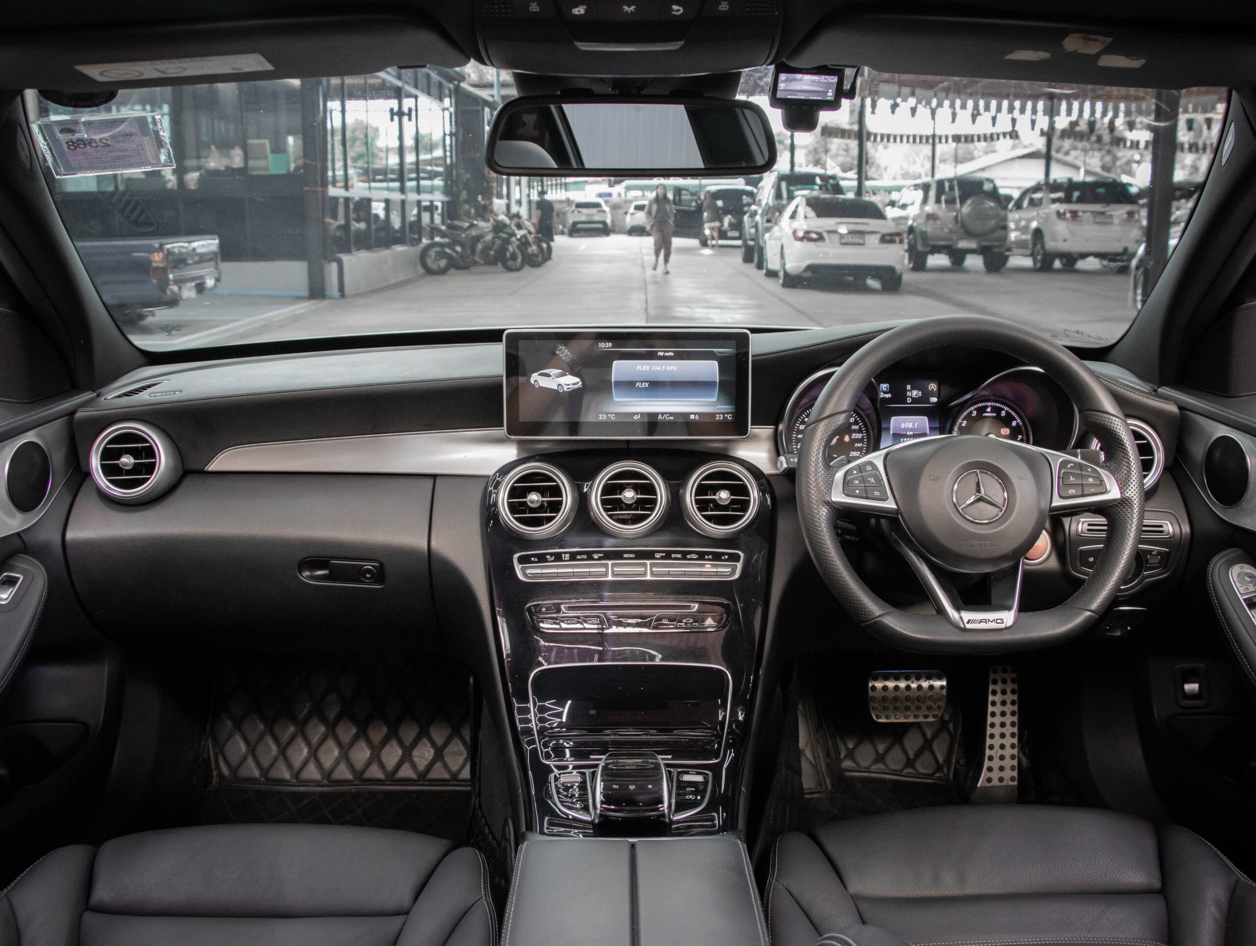MERCEDES-BENZ C250 2.0 AMG Dynamic ปี2015