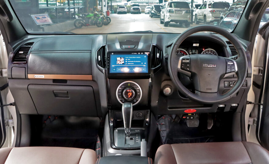 ISUZU D-MAX 3.0 Vcross MAX Z-Prestige Cab4 4WD ปี2019