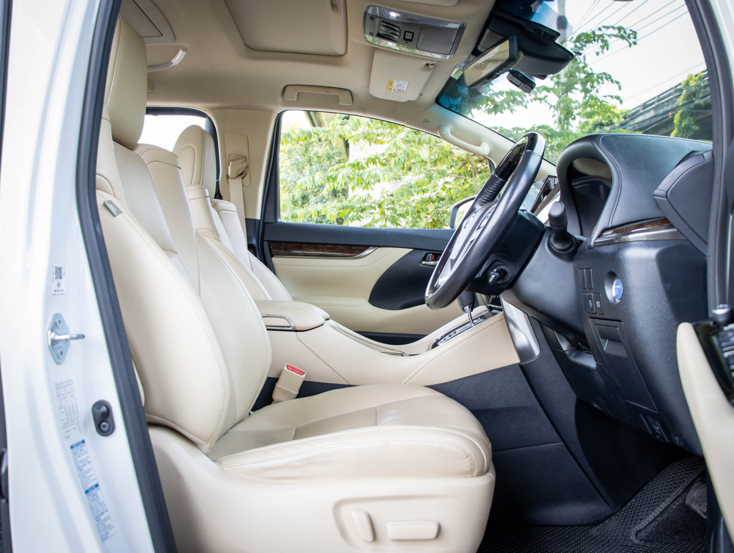 TOYOTA ALPHARD 2.5 HYBRID E-FOUR ปี2022