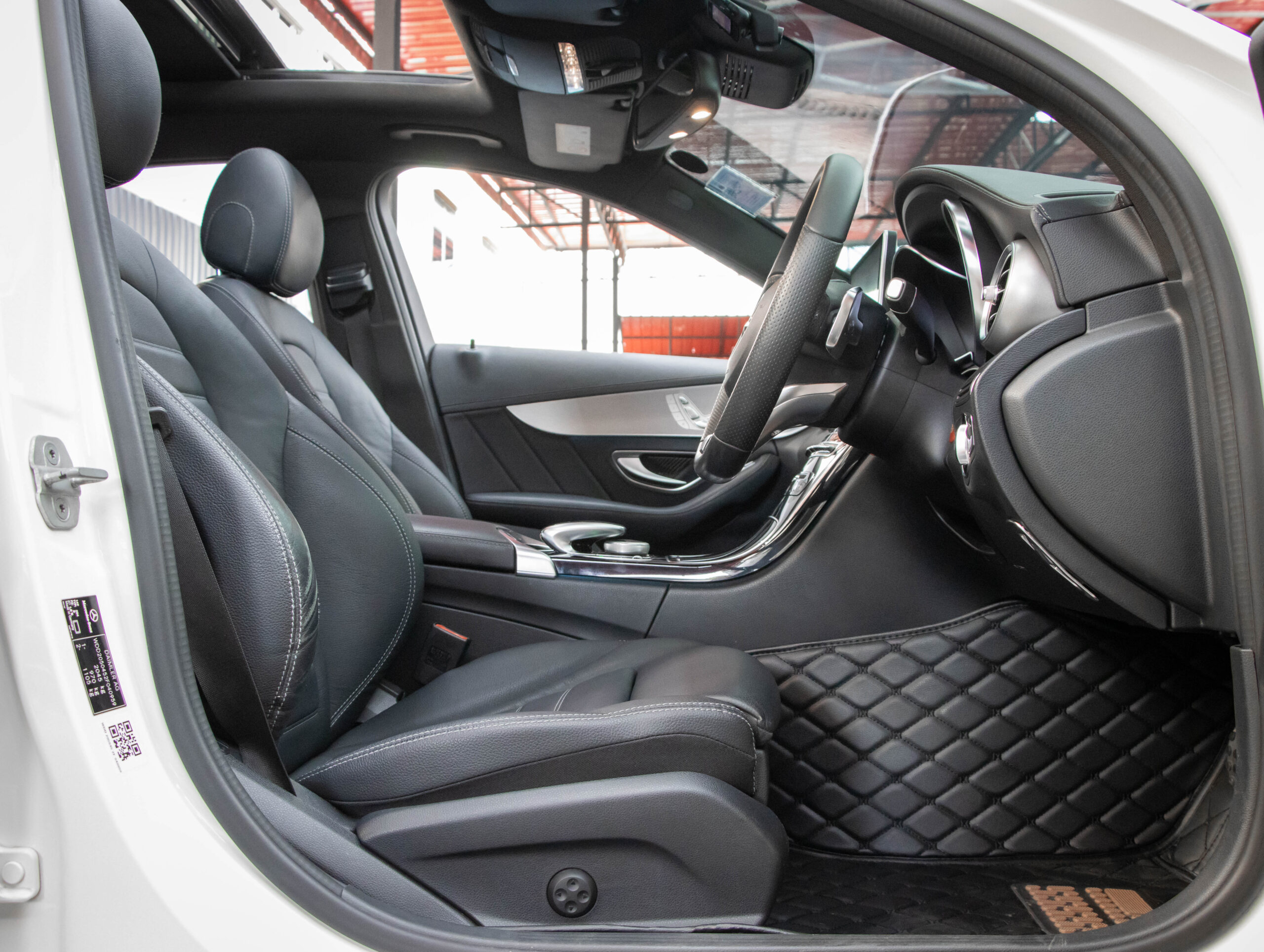 MERCEDES-BENZ C250 2.0 AMG Dynamic ปี2015