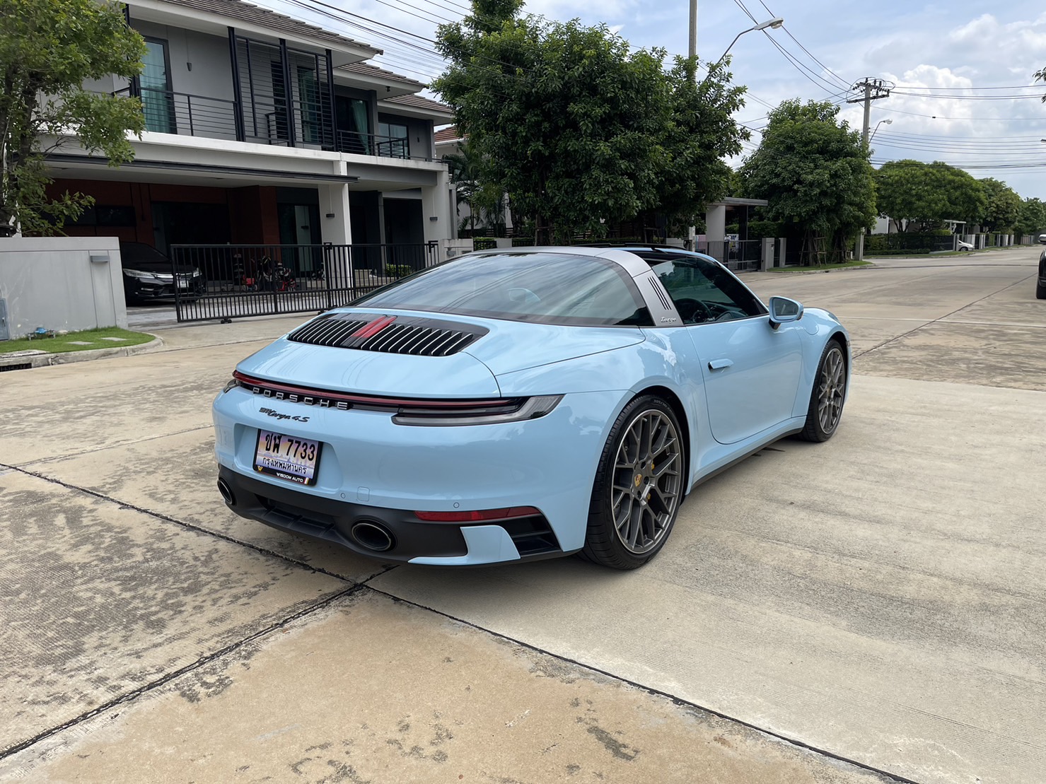 Porsche 911/992 Targa 4S สีพิเศษ CUSTOM COLOUR BLUE PASTEL (GULF BLUE) ปี 2021 วิ่ง 4,500 กม.