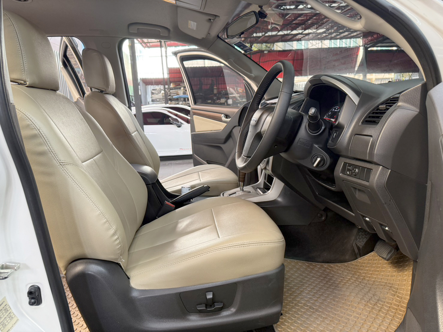 ISUZU MU-X 3.0 DVD 2014