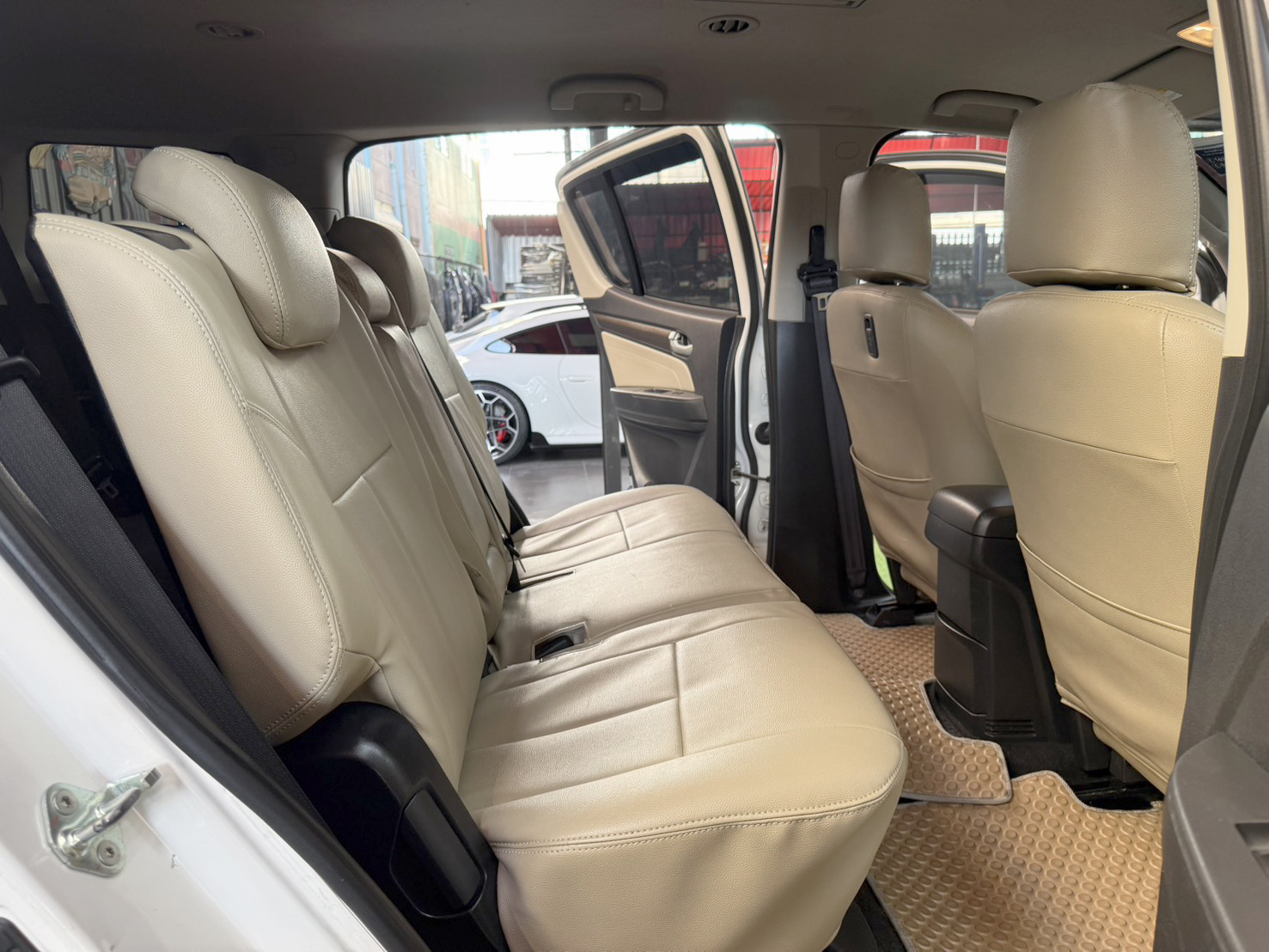 ISUZU MU-X 3.0 DVD 2014