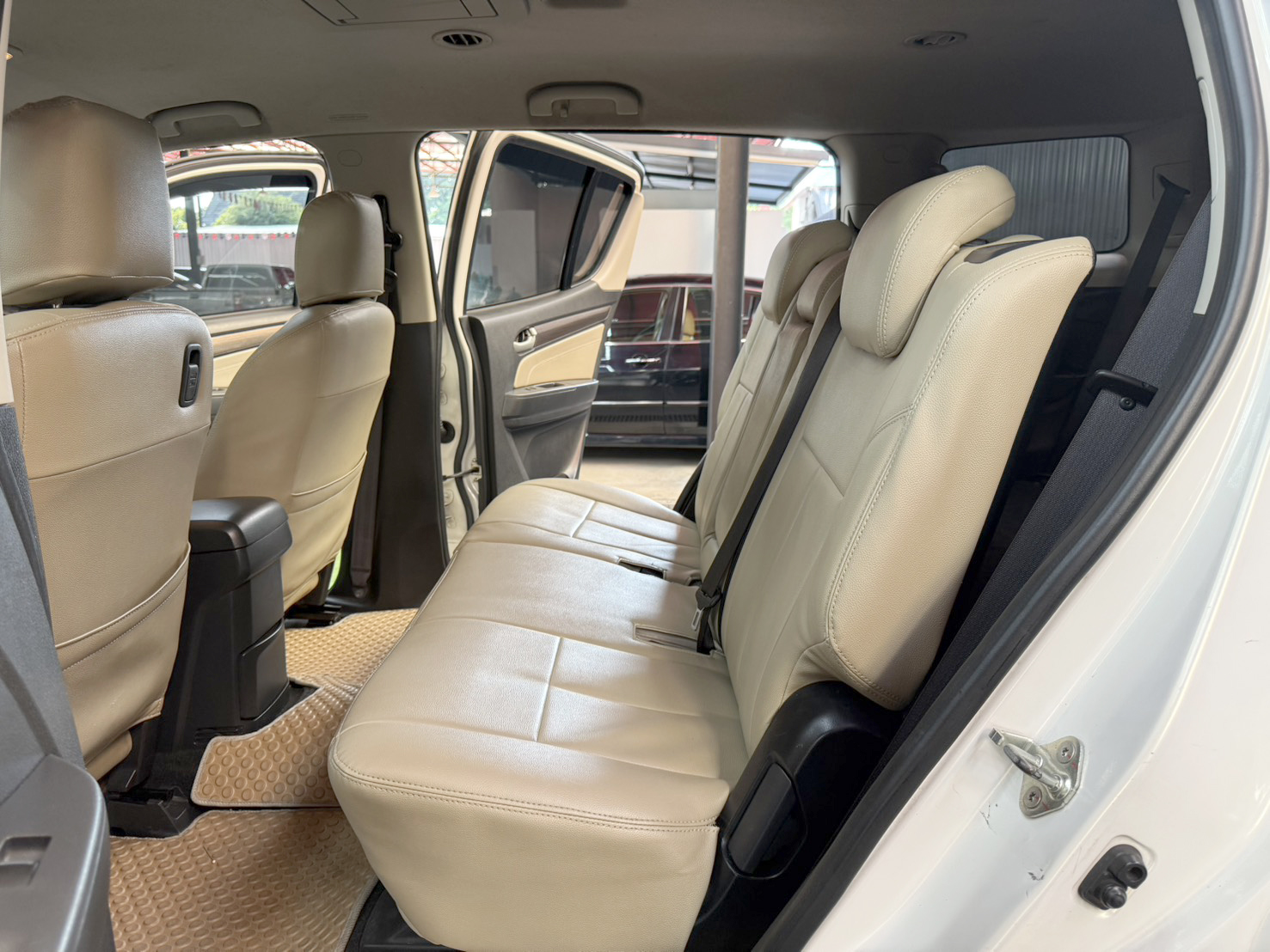 ISUZU MU-X 3.0 DVD 2014