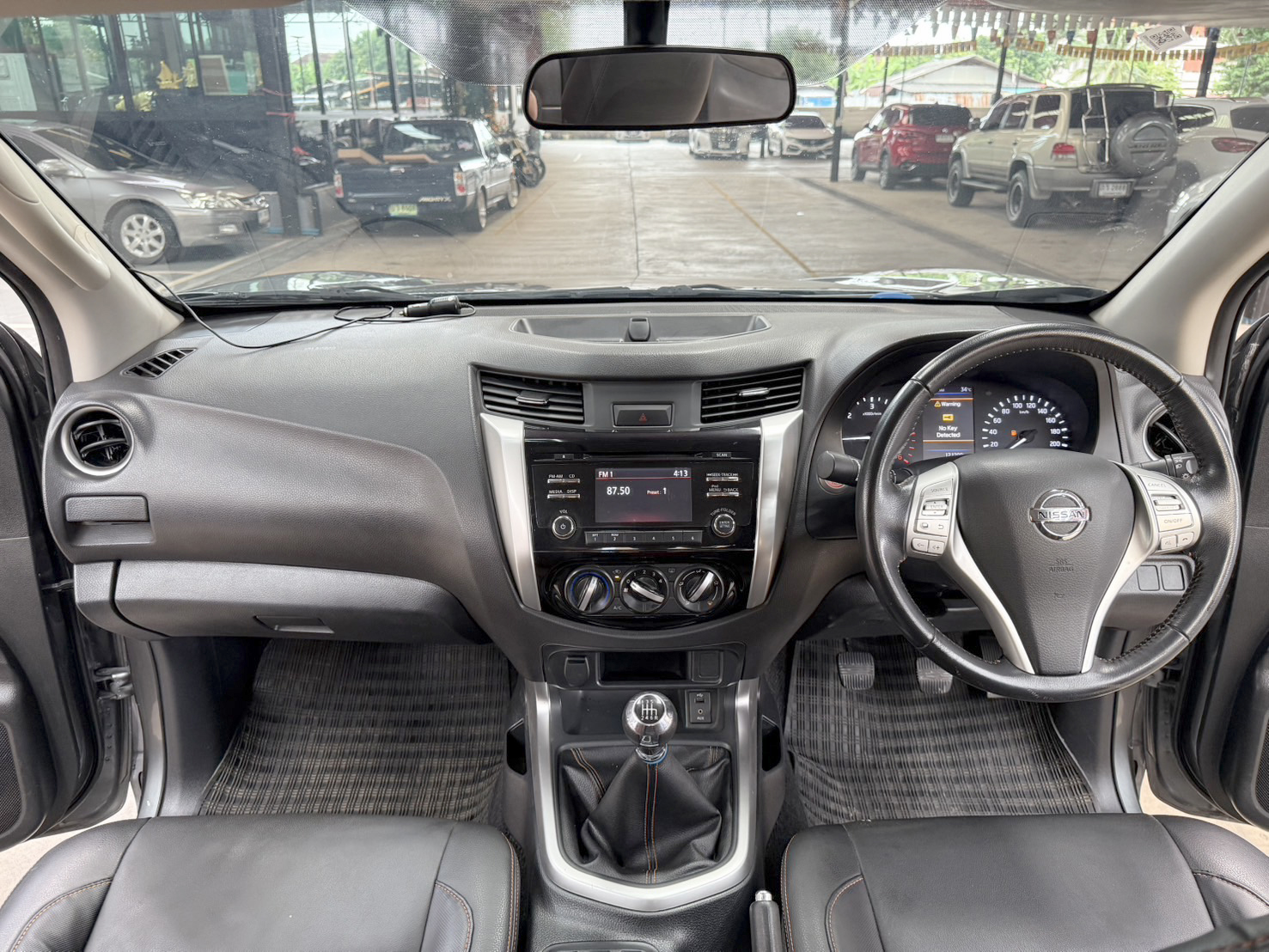 NISSAN NAVARA NP300 2.5 Calibre E Black Edition King Cab 2020