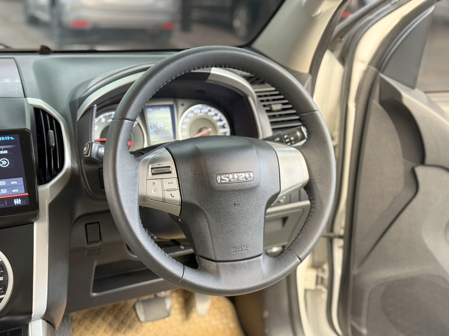 ISUZU MU-X 3.0 DVD 2014