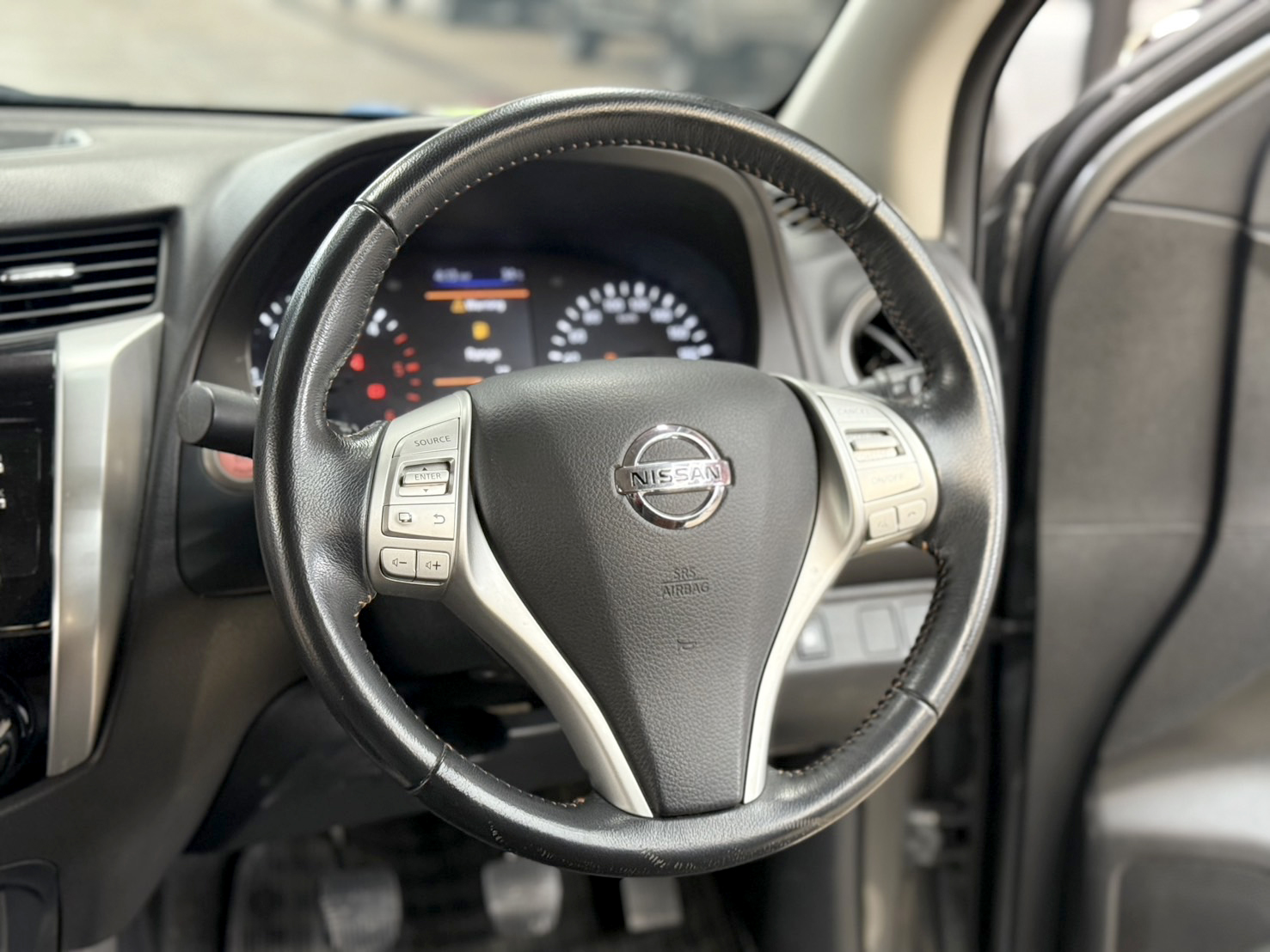 NISSAN NAVARA NP300 2.5 Calibre E Black Edition King Cab 2020