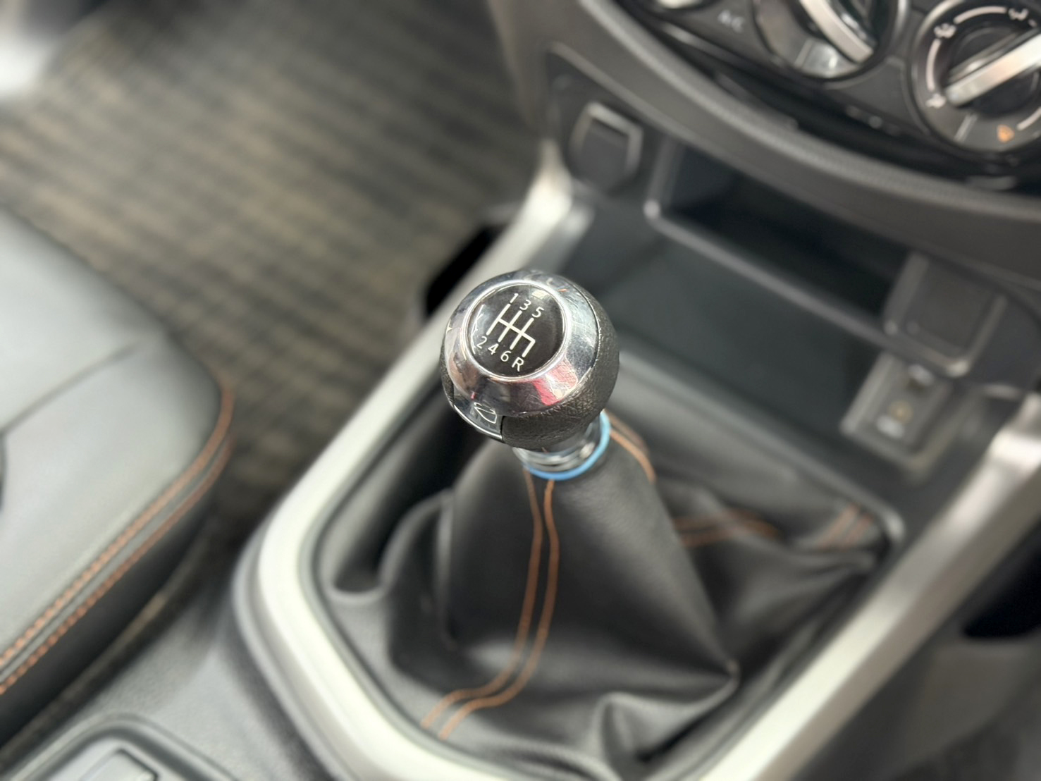 NISSAN NAVARA NP300 2.5 Calibre E Black Edition King Cab 2020