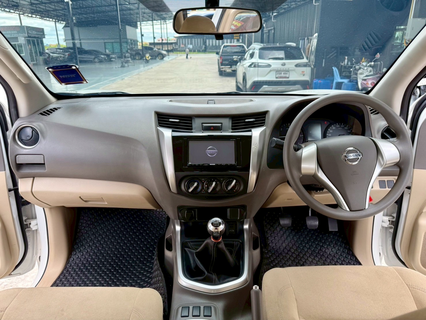 NISSAN NAVARA NP300 2.5 E KINGCAB 2020