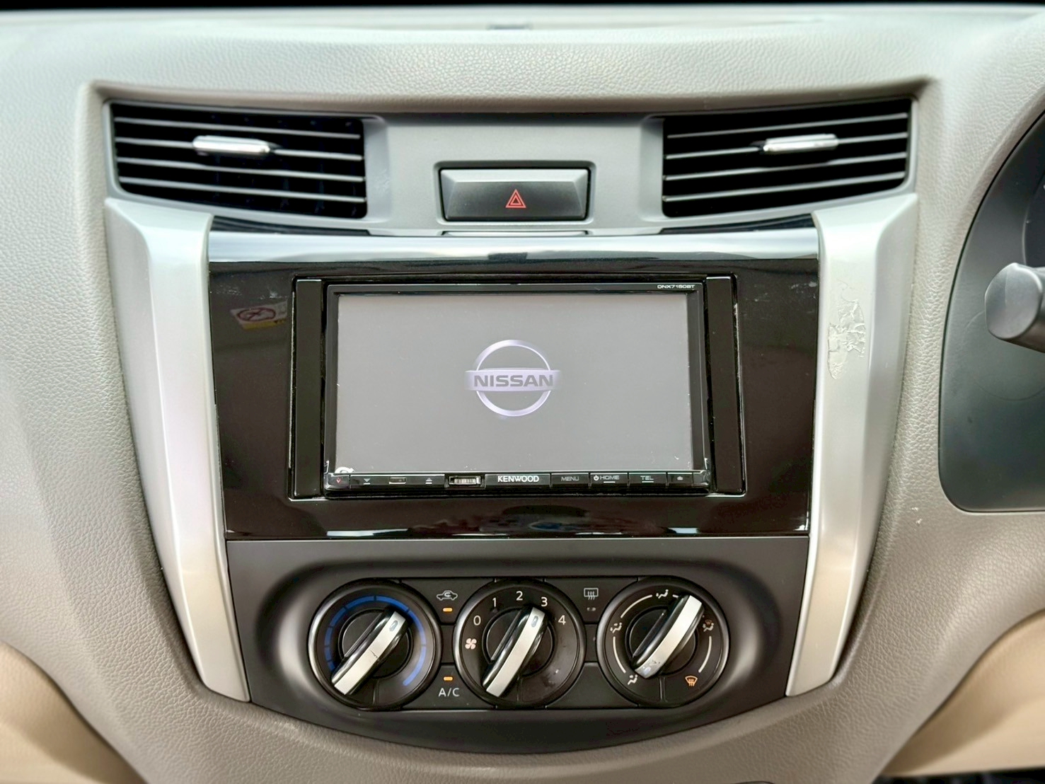 NISSAN NAVARA NP300 2.5 E KINGCAB 2020