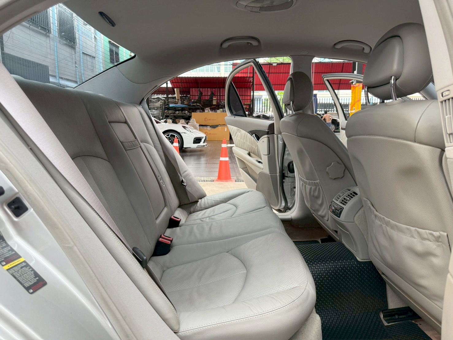 BENZ E-Class E240 (W211) 2.6 Avantgarde 2003